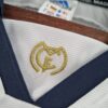 Camiseta Real Madrid 2000 escudo en el cuello