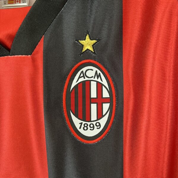 camiseta ac milan 1999 escudo