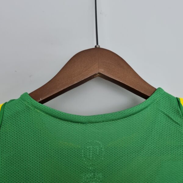 camiseta brasil 2004 cuello trasero