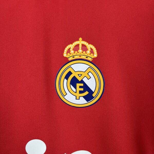 camiseta real madrid 11 12 roja escudo