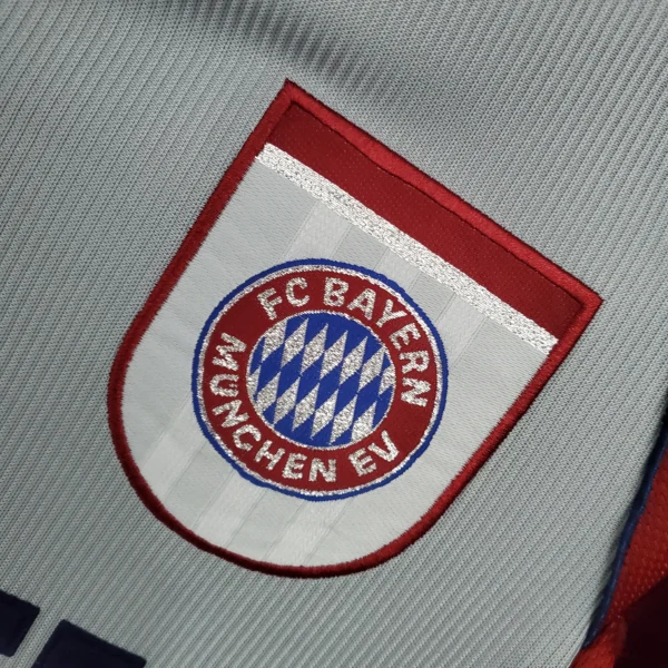 Camiseta Bayern Munich 98-99 segunda equipacion escudo