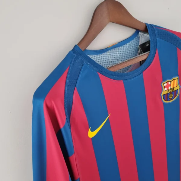 Camiseta FC Barcelona Ronaldinho 2005-2006 manga larga hombro