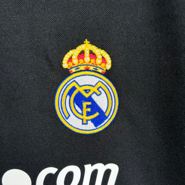 Camiseta Real Madrid 2008 09 escudo