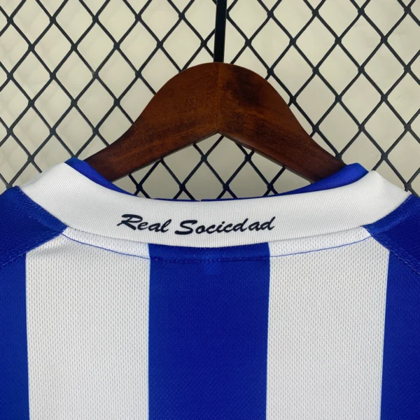 Camiseta Real Sociedad 2002 03 cuello anterior