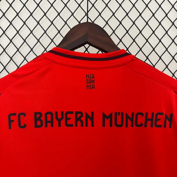 Camiseta Bayern Munich 2024-2025 cuello anterior