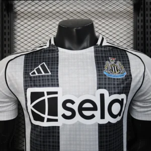 Nueva camiseta Newcastle United 2025-2026 cuello