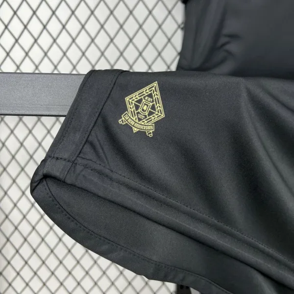 Camiseta 150 Aniversario Aston Villa Negro etiqueta