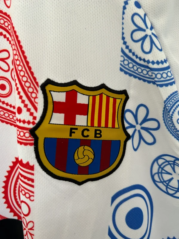 Camiseta Blanca FC Barcelona 2025-2026 escudo