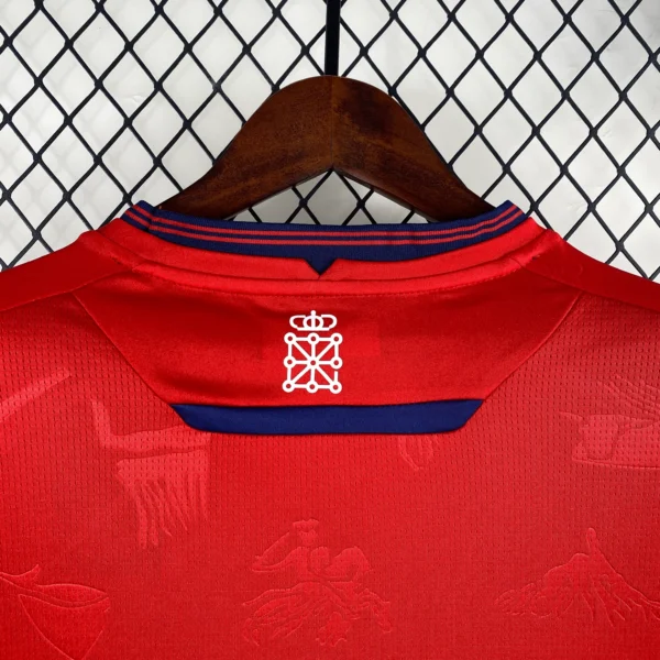 Camiseta CA Osasuna 2024-2025 Budimir cuello posterior