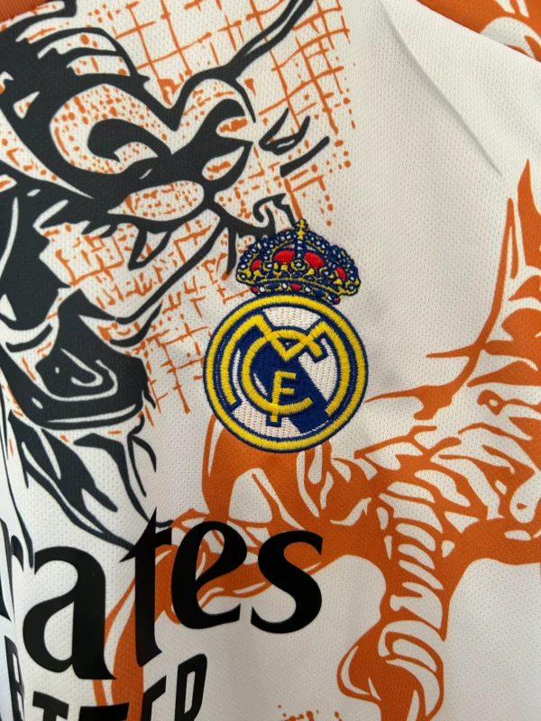 Camiseta Dragon Real Madrid 2025-2026 escudo