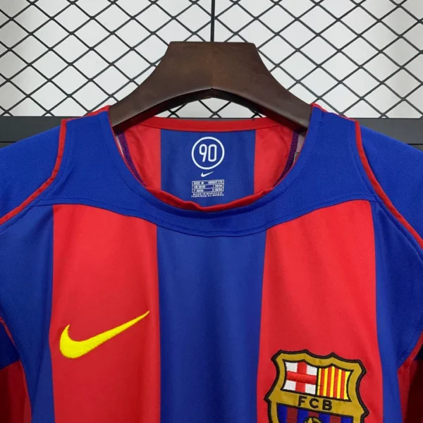 Camiseta FC Barcelona 2004-2005 Ronaldinho cuello