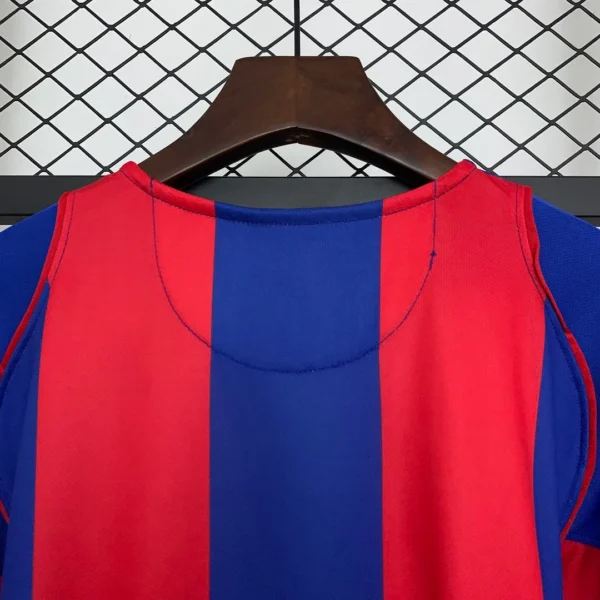 Camiseta FC Barcelona 2004-2005 Ronaldinho cuello anterior