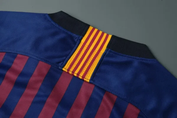 Camiseta FC Barcelona Messi 2018-2019 cuello anterior