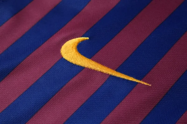 Camiseta FC Barcelona Messi 2018-2019 logo