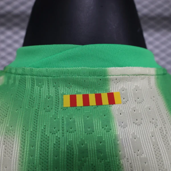 Camiseta FC Barcelona Verde 2024-2025 cuello anterior