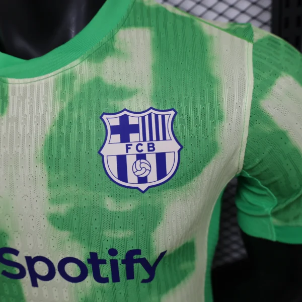 Camiseta FC Barcelona Verde 2024-2025 escudo