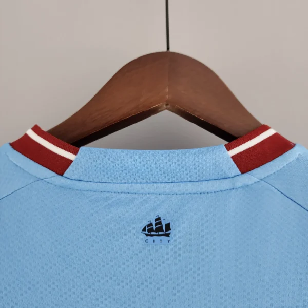 Camiseta Manchester City 2024-2025 cuello posterior
