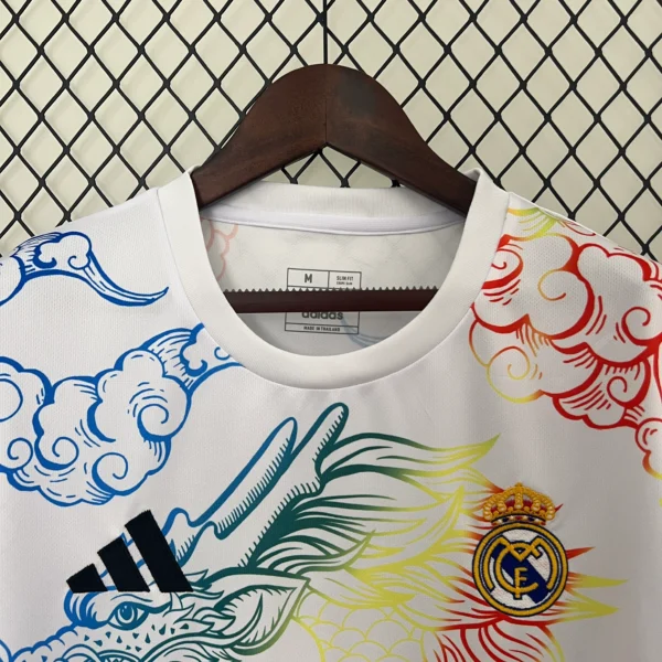 Camiseta Real Madrid 2024-2025 dragón Arcoíris cuello