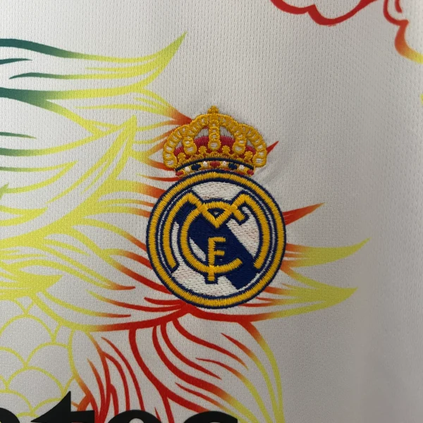 Camiseta Real Madrid 2024-2025 dragón Arcoíris escudo