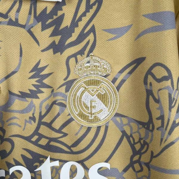 Camiseta Real Madrid Dorado 2023-2024 escudo