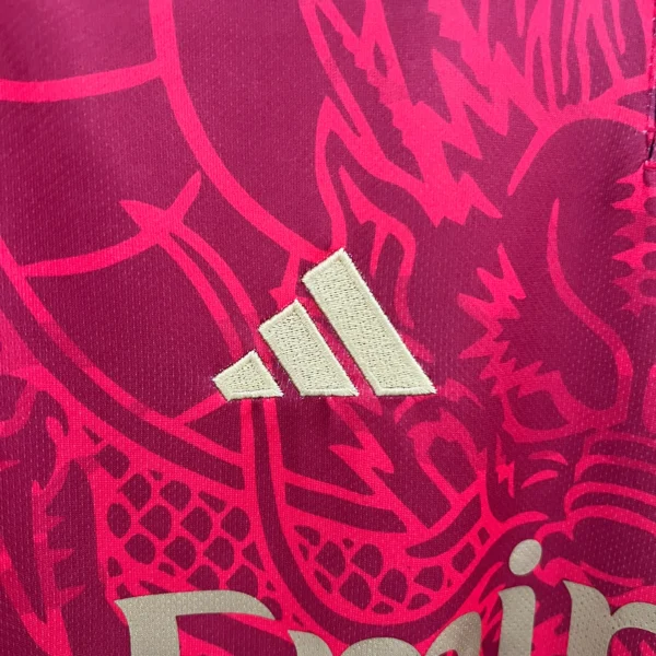 Camiseta Real Madrid Dragón Rojo 2024-2025 logo