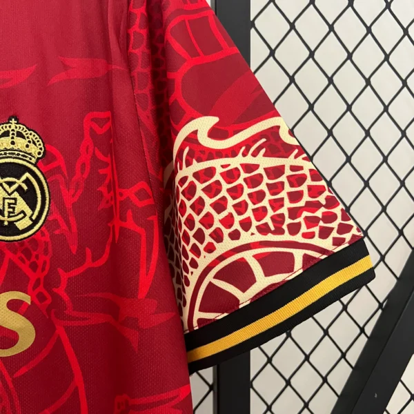Camiseta Real Madrid Dragón Rojo 2024-2025 manga
