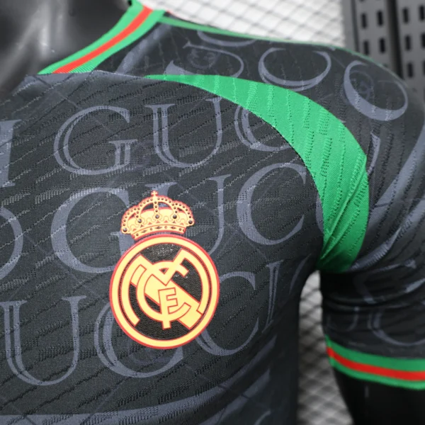 Camiseta Real Madrid Gucci 2024-2025 escudo