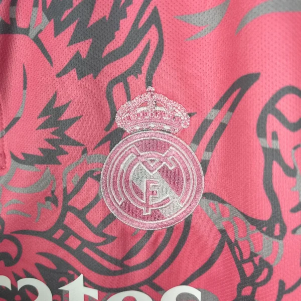 Camiseta Real Madrid Rosado 2023-2024 escudo