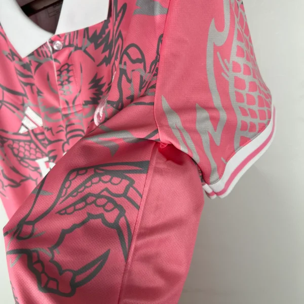 Camiseta Real Madrid Rosado 2023-2024 lateral