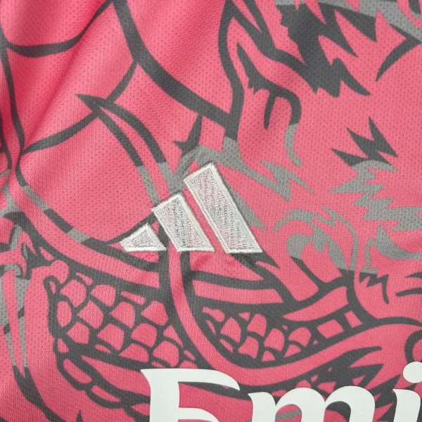 Camiseta Real Madrid Rosado 2023-2024 logo