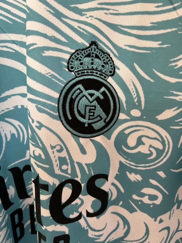 Camiseta Vikingo Real Madrid 2025-2026 escudo