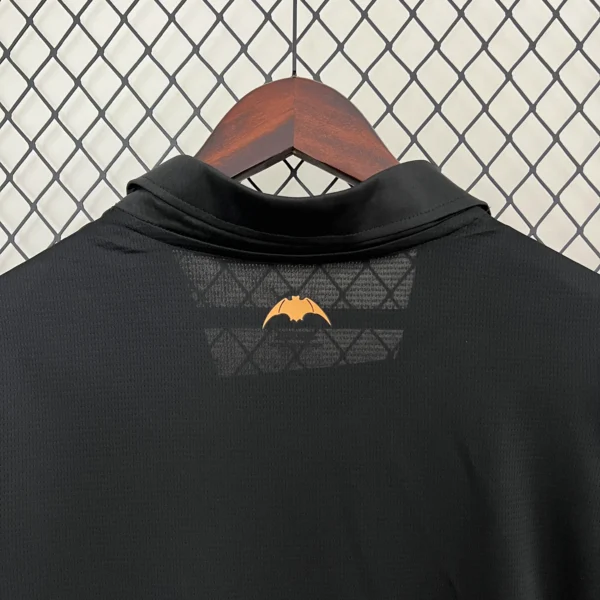 Camiseta del Valencia CF 2024-2025 negro cuello anterior