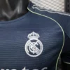 Camiseta negra Real Madrid 2025-2026 escudo