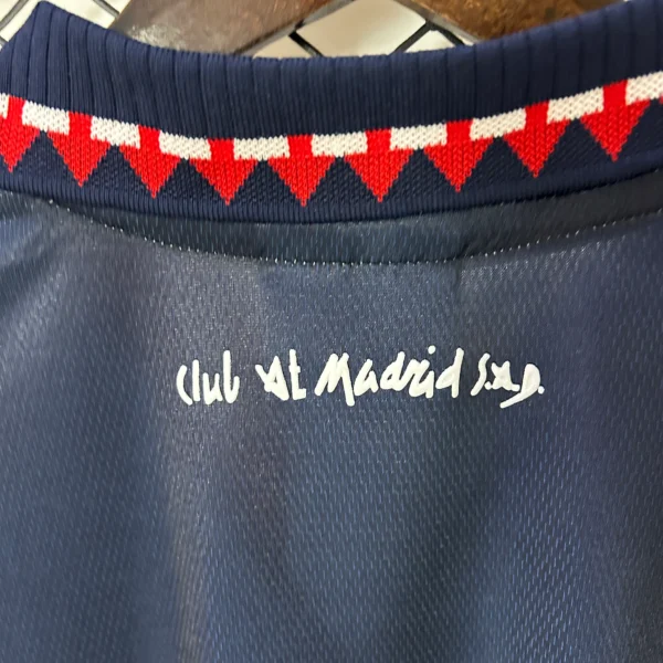 Camiseta retro Atletico Madrid Azul 1997-1998 cuello anterior