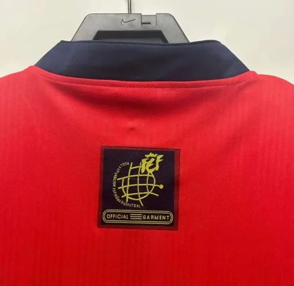 Camiseta retro España 1996 Sergi cuello anterior