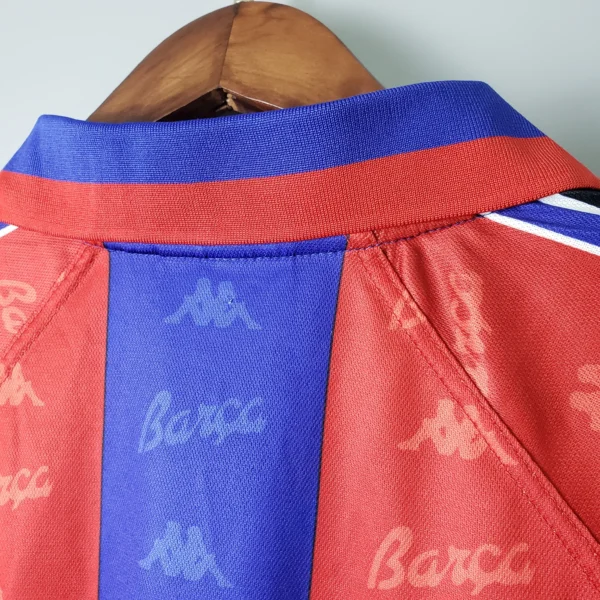 Camiseta retro FC Barcelona 1996-1997 Ronaldo cuello anterior