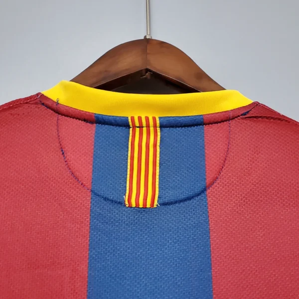 Camiseta retro FC Barcelona 2010-2011 Messi cuello anterior