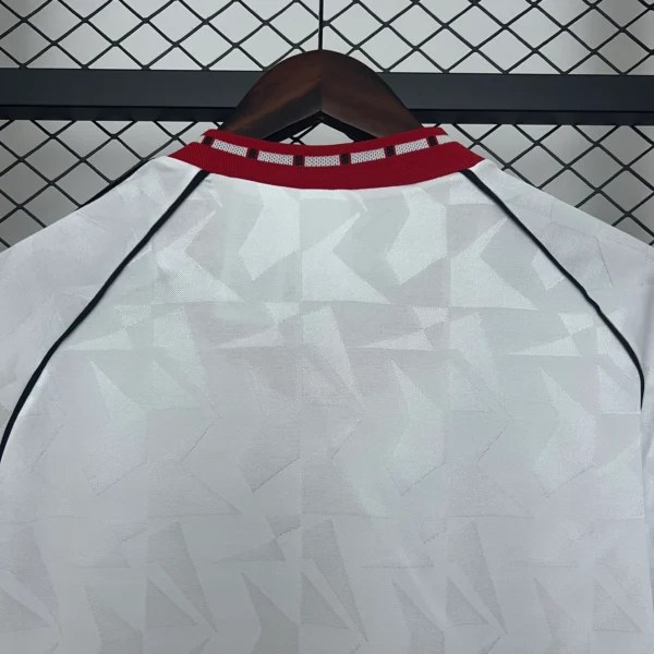 Camiseta retro Manchester United 1991 Blanca cuello anterior