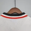 Camiseta retro Manchester United 1996-1997 blanca cuello anterior