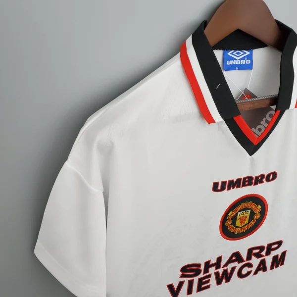 Camiseta retro Manchester United 1996-1997 blanca hombro