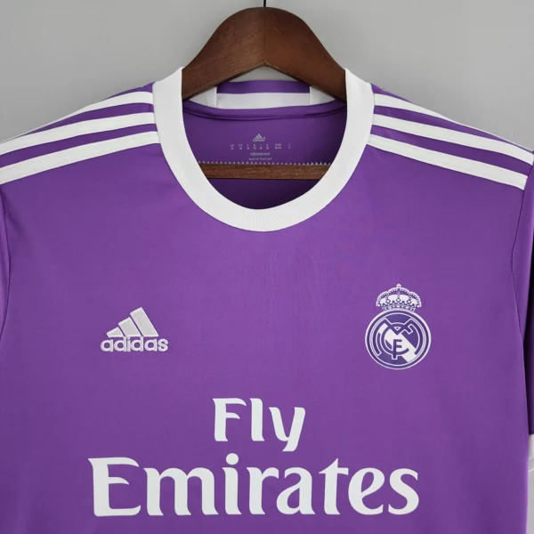 Camiseta retro Real Madrid 2016-2017 Morado cuello