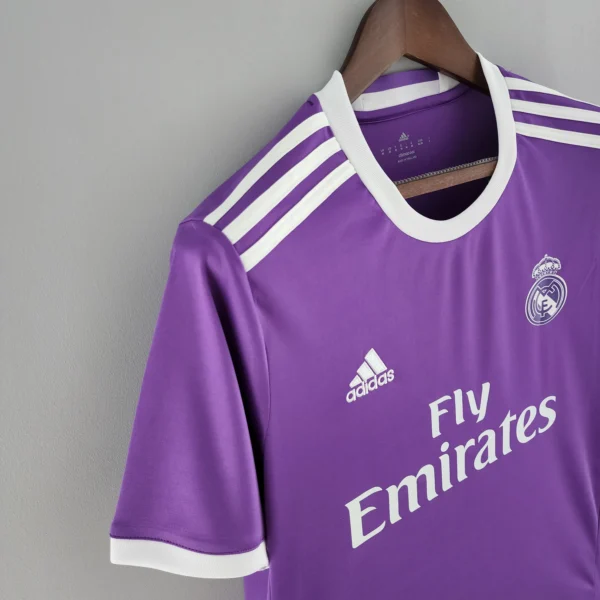 Camiseta retro Real Madrid 2016-2017 Morado hombro