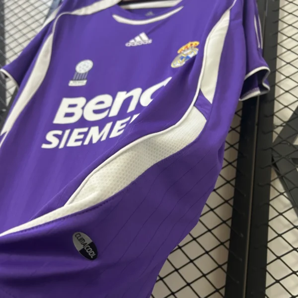Camiseta retro Real Madrid morado 2006-2007 lateral