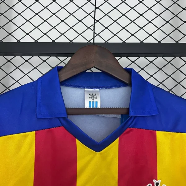Camiseta retro Valencia CF 1980-1982 Kempes cuello