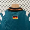 Conjunto Alemania niño 1996 verde cuello anterior