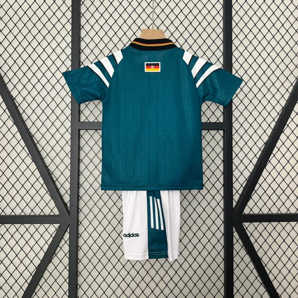 Conjunto Alemania niño 1996 verde dorsal