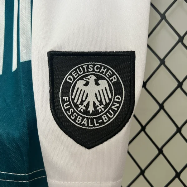 Conjunto Alemania niño 1996 verde escudo