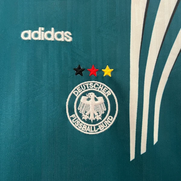 Conjunto Alemania niño 1996 verde escudo y logo