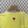 Conjunto España niño 2024 amarillo cuello anterior