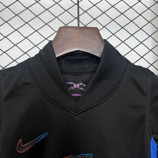 Conjunto FC Barcelona Spotify 2024-2025 Negro cuello